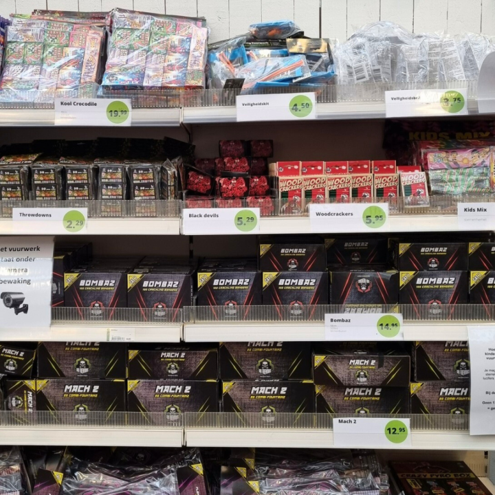 Kindervuurwerk shoppen bij tuincentrum de Wilskracht! Kindervuurwerk shoppen bij tuincentrum de Wilskracht!
