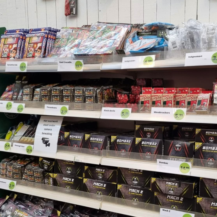 Kindervuurwerk shoppen bij tuincentrum de Wilskracht! Kindervuurwerk shoppen bij tuincentrum de Wilskracht!