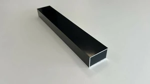 Aluminium onderbalk t.b.v. dekdelen, 3 x 5 x 400 cm, zwart RAL 9005