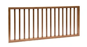 Hardhouten spijlenhek, 180 x 80 cm. Frame 4,5 x 7 cm, spijlen 2 x 3 cm
