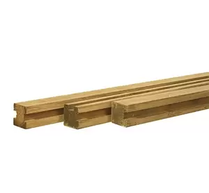 Grenen sleufpaal 8,8 x 8,8 x 270 cm, t.b.v. 28 mm profielplanken, hoekpaal, groen geïmpregneerd.