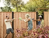 Schuttingschermen en deuren